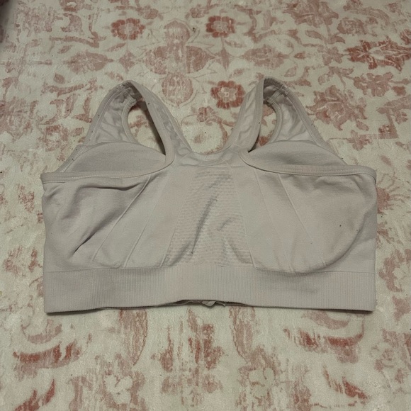 2 zip up bras medium, good condition - Picture 2 of 5